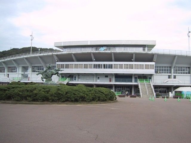写真:長崎県立総合運動公園陸上競技場