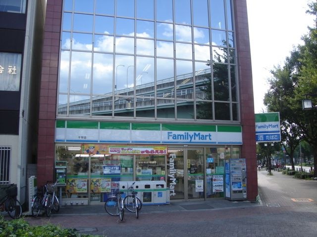 ファミリーマート千早店