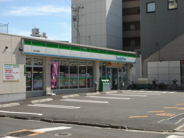 ファミリーマート小倉三萩野店