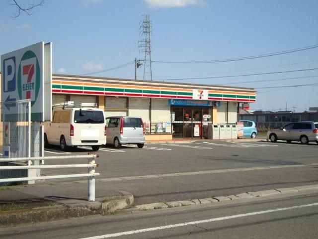 写真：セブンイレブン愛西持中町店