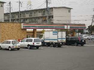 セブンイレブン小山間々田店