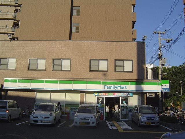写真：ファミリーマート大阪回生病院前店