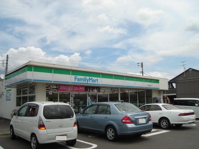 ファミリーマート岩切青津目店