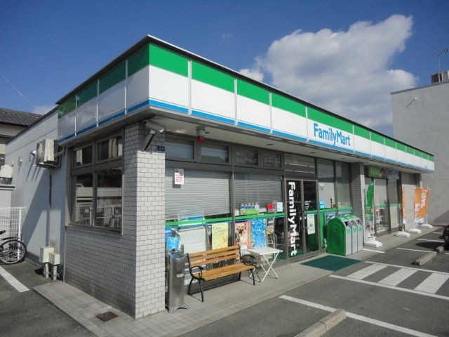 ファミリーマート津新町店