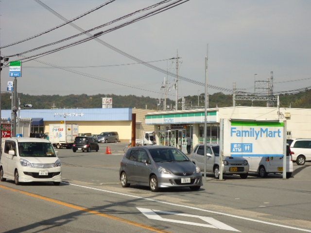 ファミリーマート三木末広店