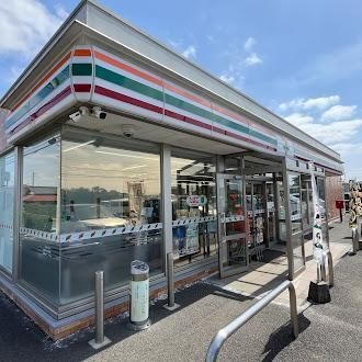 セブンイレブン八街富山店