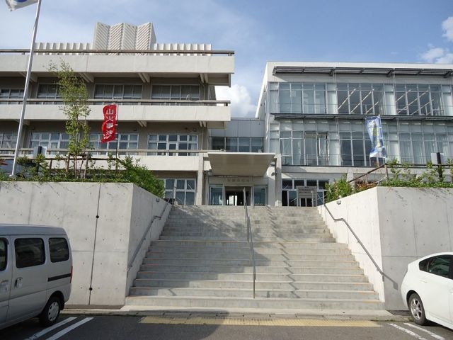 東御市役所
