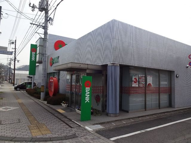 写真：トマト銀行井原支店