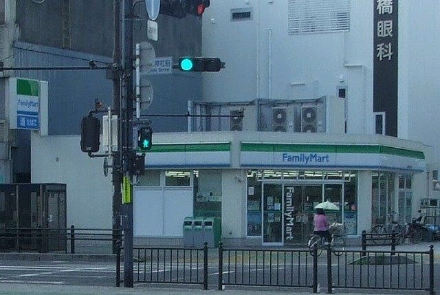 ファミリーマート真清田神社前店