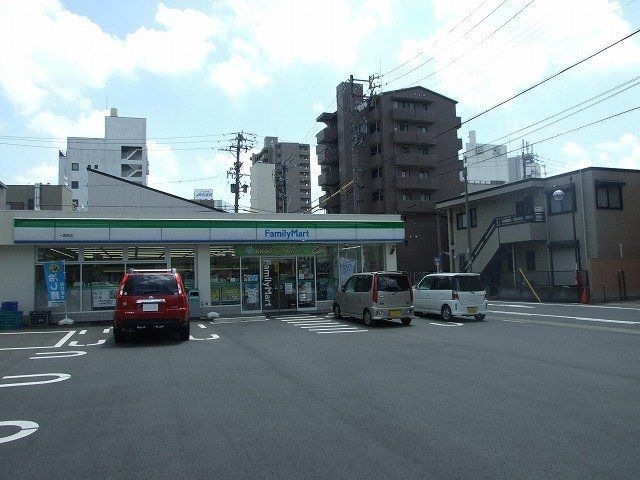 ファミリーマート一宮栄店