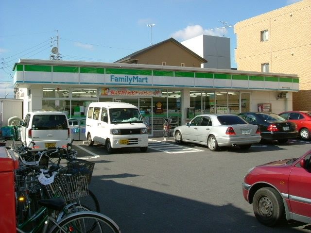 ファミリーマート茶屋が坂駅前店