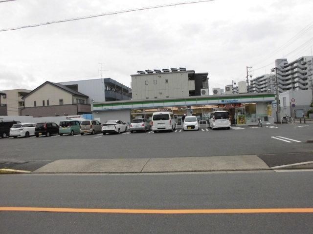 ファミリーマート中丸町二丁目店