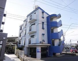 ホワイトドール台原の外観