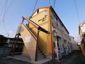 ピースフル泉第11(家具家電付)の外観