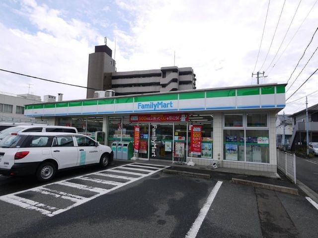 ファミリーマート二の森店