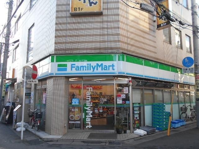 ファミリーマート春日部駅西口店
