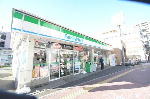 ファミリーマート東海通駅前店