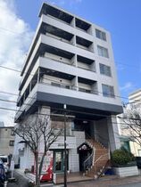 STビルの外観