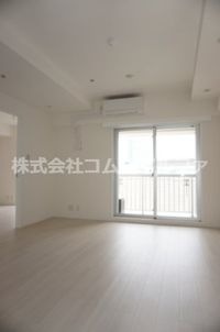 ドゥーエ横浜駅前 リビング