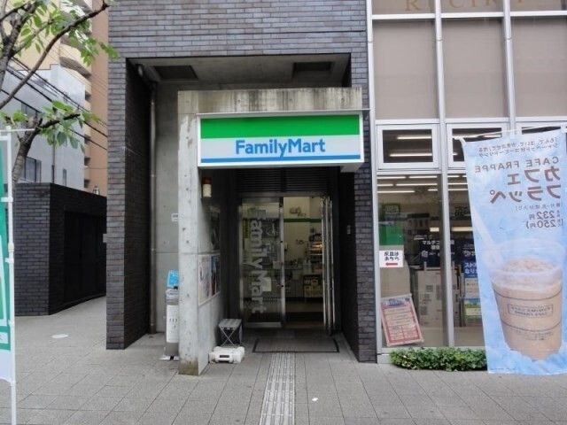 ファミリーマート磯上通三丁目店