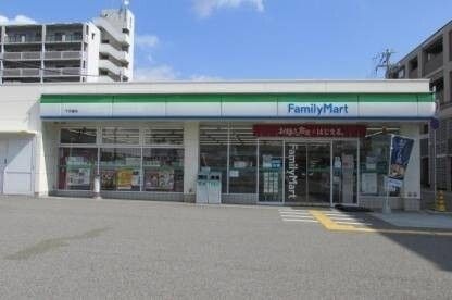 ファミリーマート柳原店