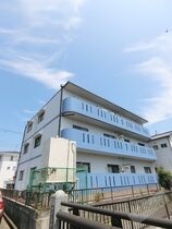 ファミールメゾンの外観