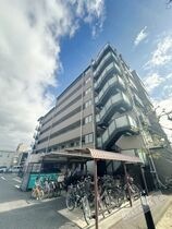 フレア・ブローリーの外観