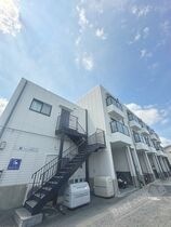 プレアール初芝の外観
