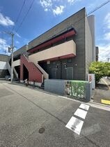スリーパアダの外観