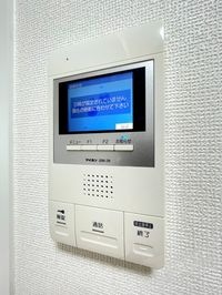 モニターホンで来訪者を確認できます♪
