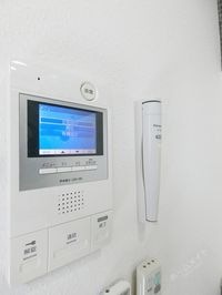 モニターホンで来訪者を確認できます♪