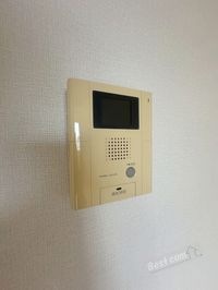 モニターホンで来訪者を確認できます♪