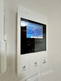カラーモニターホンで来訪者を確認できます♪