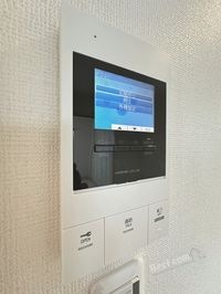カラーモニターホンで来訪者を確認できます♪