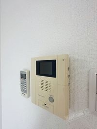 モニターホンで来訪者を確認できます♪