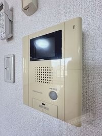 モニターホンで来訪者を確認できます♪