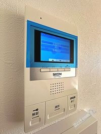 カラーモニターホンで来訪者を確認できます♪