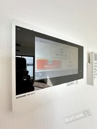 カラーモニターホンで来訪者を確認できます♪