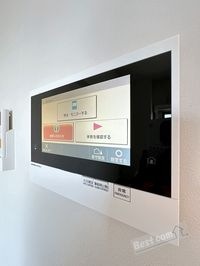カラーモニターホンで来訪者を確認できます♪