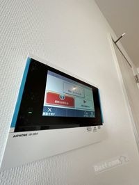 カラーモニターホンで来訪者を確認できます♪