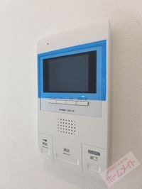 モニターホンで来訪者を確認できます♪