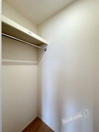 大容量のウォークインクローゼット付き♪