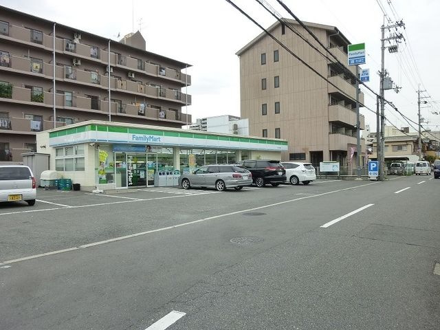 写真:ファミリーマート東大阪西堤店
