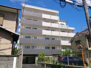 写真:アミティエ山科の外観