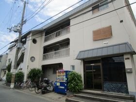 大宅マンションの外観