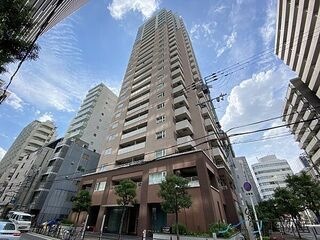 写真:クロスレジデンス大阪新町の外観