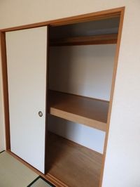 押入