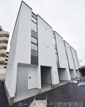 ラクール潤 A棟の外観