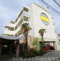カノン横浜の外観