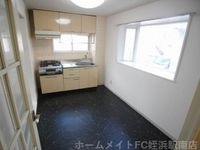 ★出窓付きで明るいダイニングキッチン★